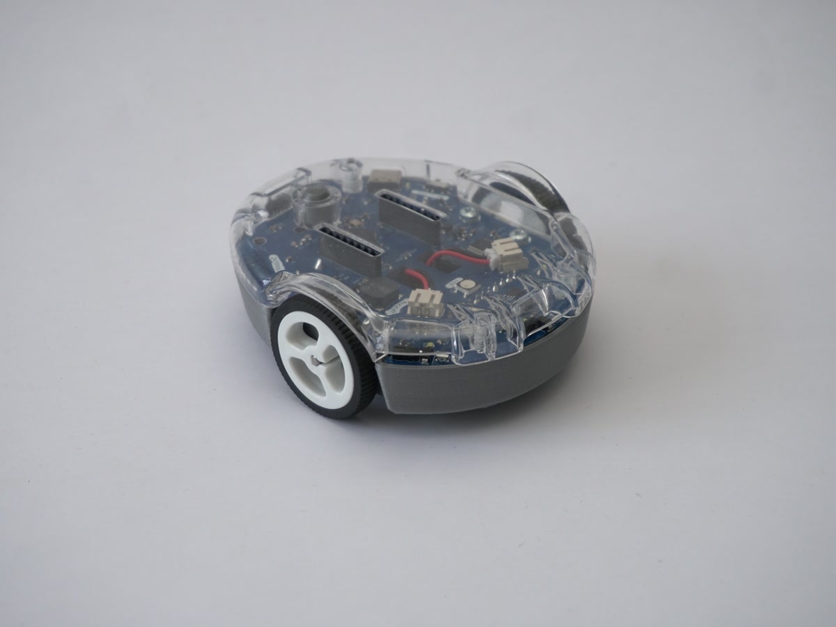 Eliobot Maker en action avec une coque transparente